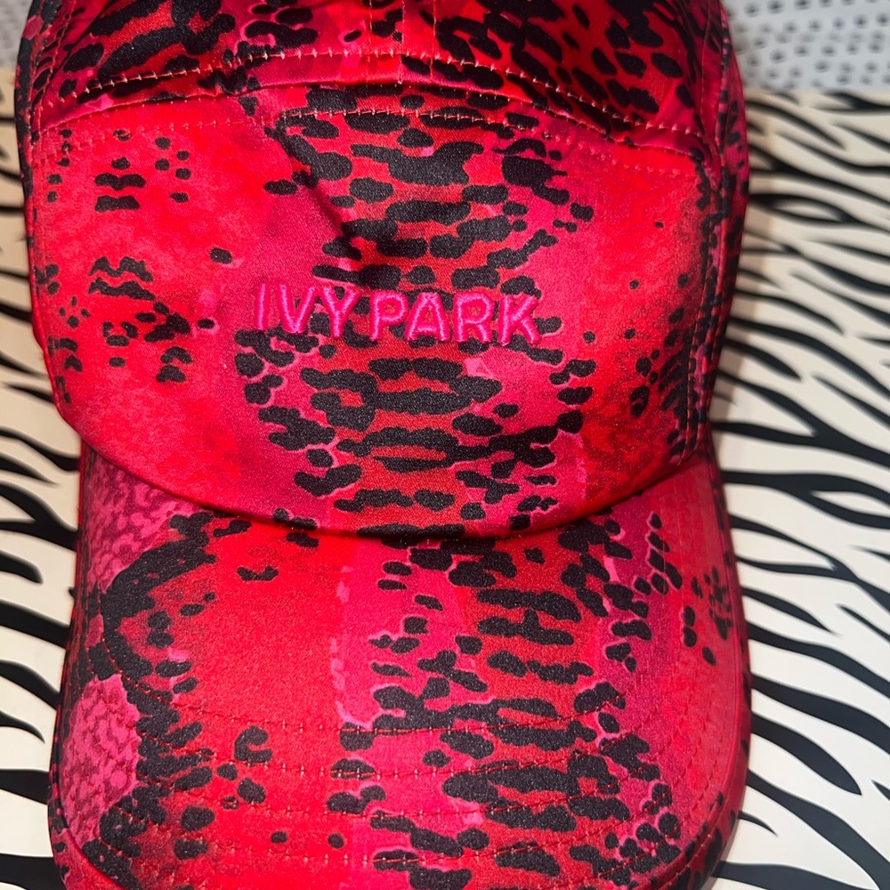ADIDAS x IVY PARK/Ivy Heart Printed Satin Panel Cap
